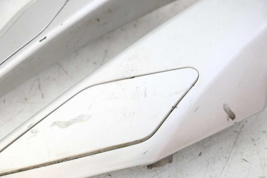 photo de POIGNEE ARRIERE PEUGEOT SATELIS 125 (2006 - 2009)