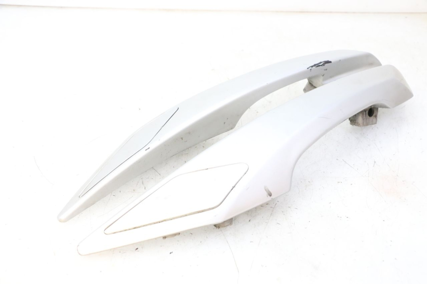 photo de POIGNEE ARRIERE PEUGEOT SATELIS 125 (2006 - 2009)