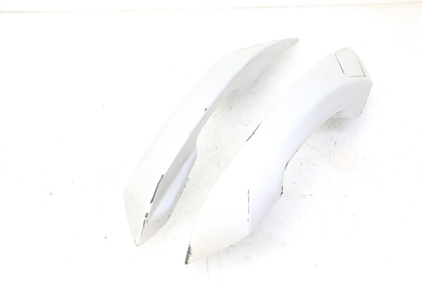 photo de POIGNEE ARRIERE PEUGEOT SATELIS 125 (2006 - 2009)