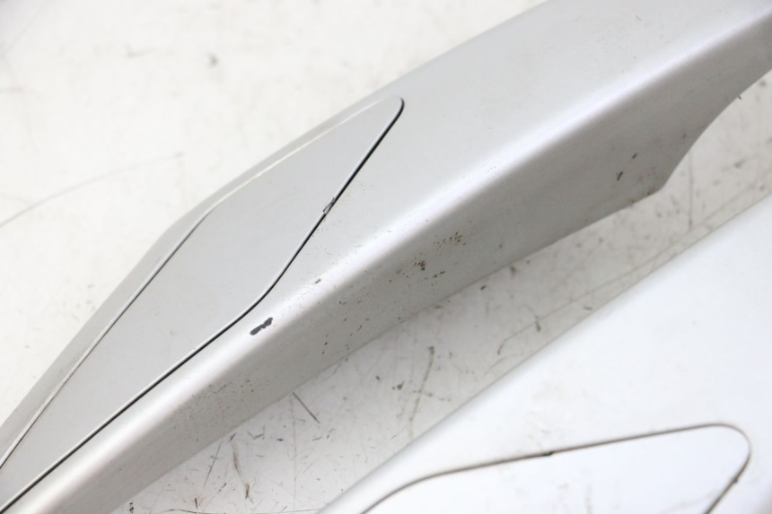 photo de POIGNEE ARRIERE PEUGEOT SATELIS 125 (2006 - 2009)