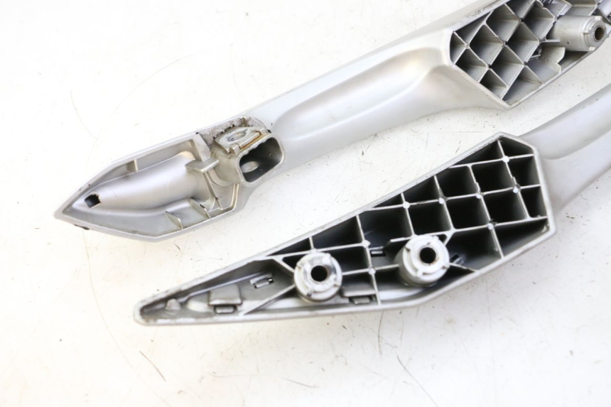 photo de POIGNEE ARRIERE PEUGEOT SATELIS 125 (2006 - 2009)