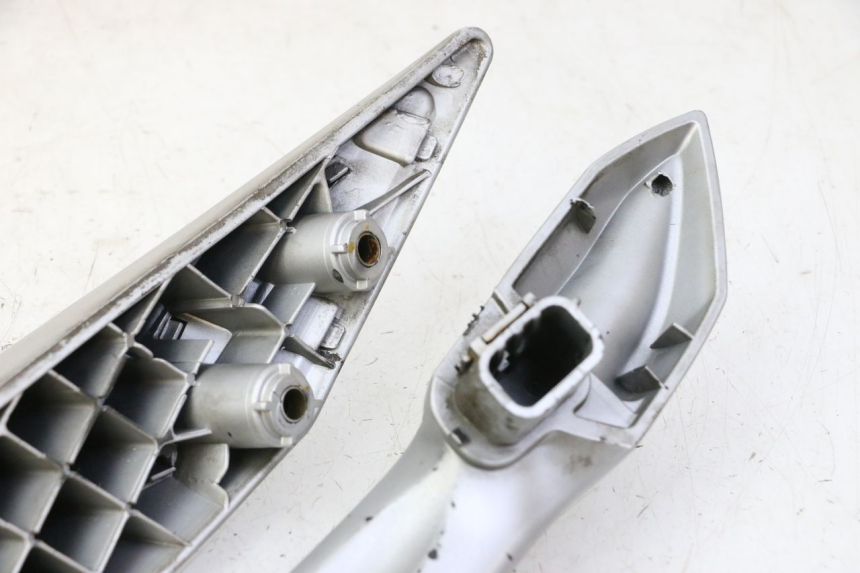 photo de POIGNEE ARRIERE PEUGEOT SATELIS 125 (2006 - 2009)