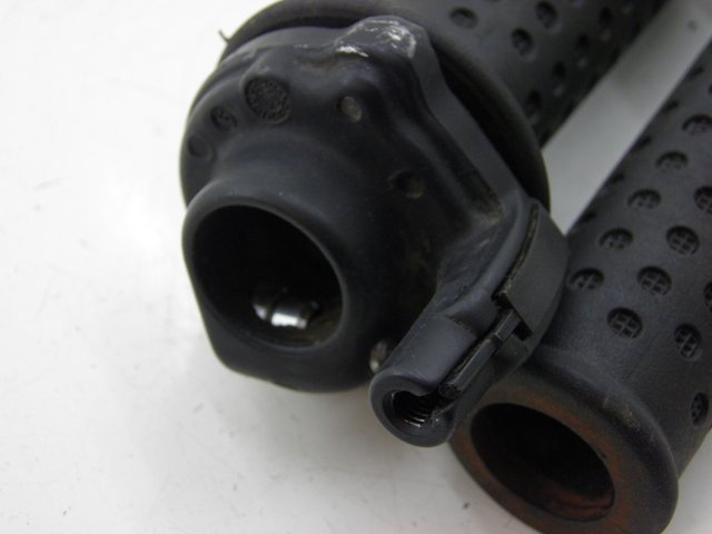 photo de POIGNEE DE GUIDON PIAGGIO MP3 125 (2006 - 2014)