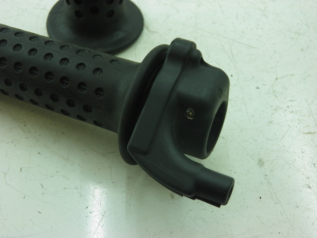 photo de POIGNEE DE GUIDON PIAGGIO XEVO - X EVO 125 (2010 - 2015)