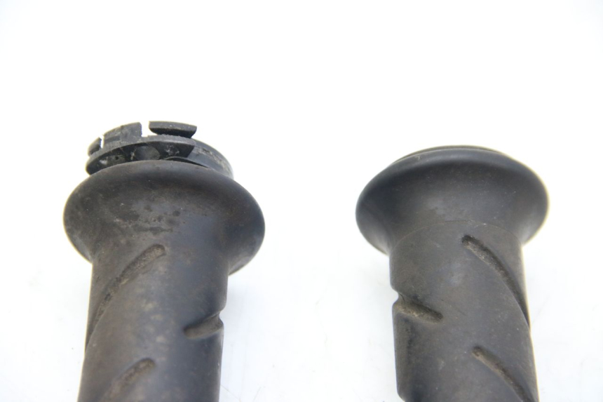 photo de POIGNEE DE GUIDON PEUGEOT SATELIS COMPRESSOR K15 125 (2006 - 2009)