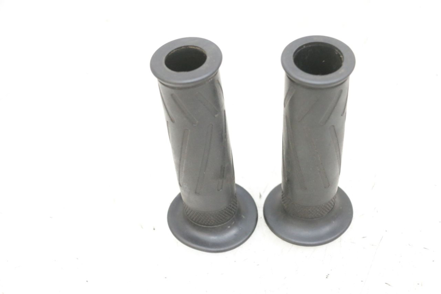 photo de POIGNEE DE GUIDON YAMAHA XMAX X-MAX 125 (2006 - 2009) - Autre angle de vue