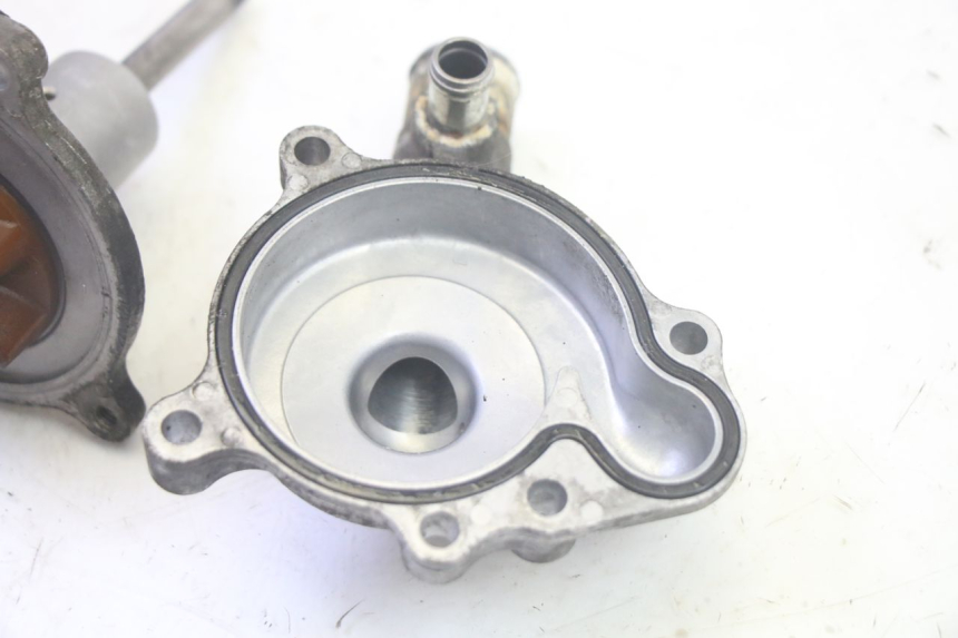 photo de POMPE A EAU SUZUKI BURGMAN EXECUTIVE ABS 650 (2006 - 2012) - Autre angle de vue