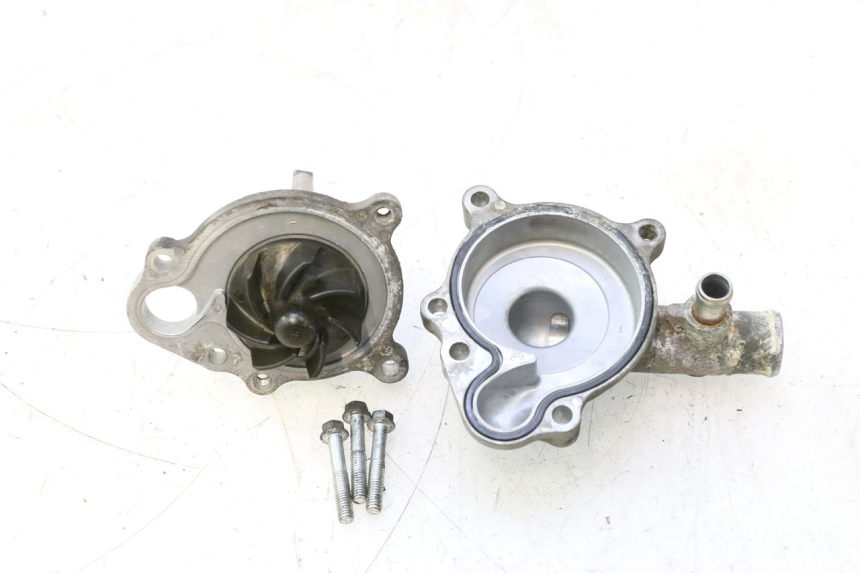 photo de POMPE A EAU SUZUKI BURGMAN EXECUTIVE ABS 650 (2006 - 2012) - Vue principale
