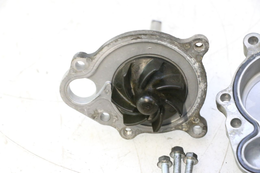 photo de POMPE A EAU SUZUKI BURGMAN EXECUTIVE ABS 650 (2006 - 2012) - État de surface