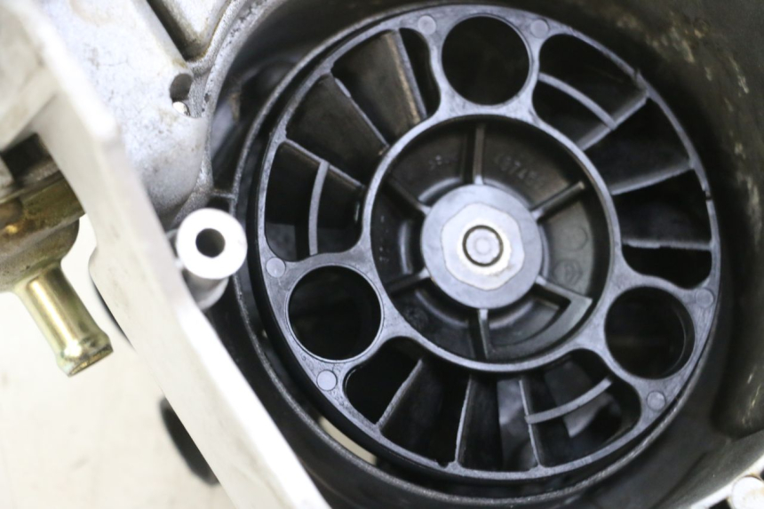 photo de POMPE A EAU PIAGGIO VESPA GRANTURISMO 200 (2004 - 2005)