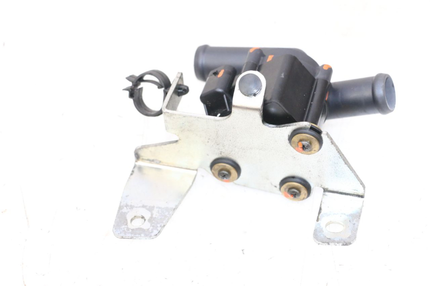 photo de POMPE A EAU PIAGGIO VESPA GTS SUPER IE 125 (2009 - 2016) - Autre angle de vue