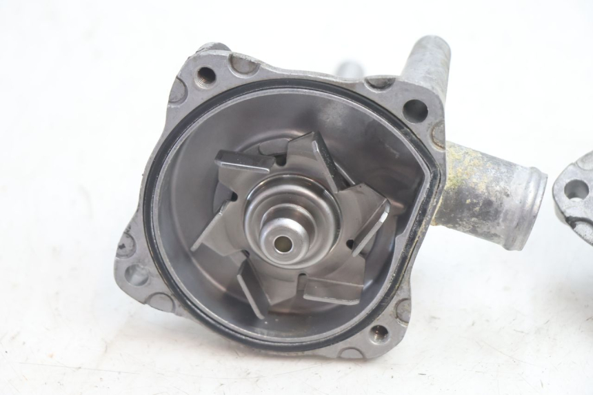 photo de POMPE A EAU HONDA VFR FI RC46 800 (1998 - 2001) - Détail de la pièce