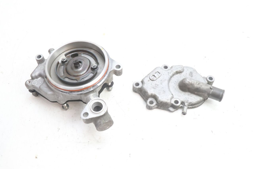 photo de POMPE A EAU YAMAHA X-MAX XMAX 125 (2010 - 2013) - Autre angle de vue