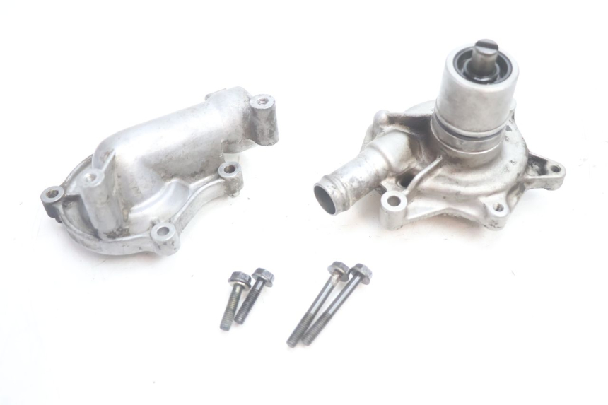 photo de POMPE A EAU HONDA XRV AFRICA TWIN 750 (1990 - 1992) - Autre angle de vue