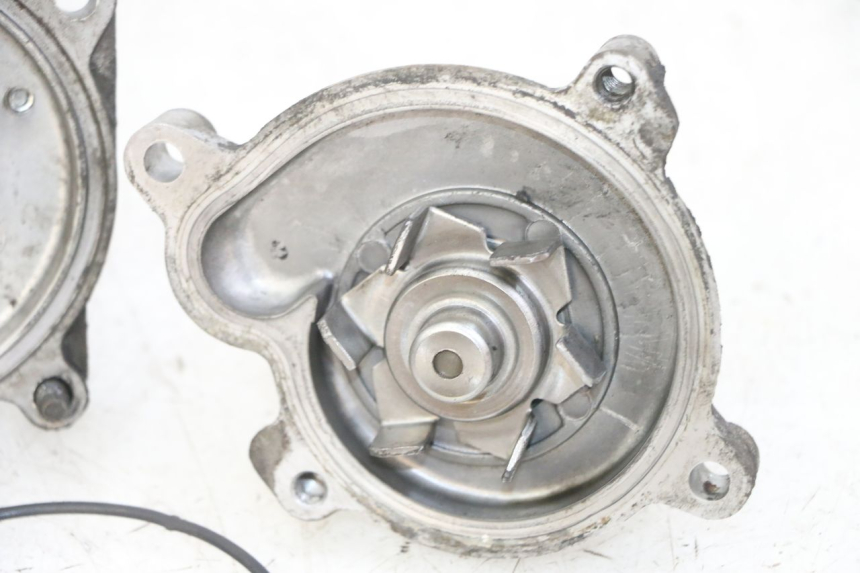 photo de POMPE A EAU YAMAHA FZS FAZER 600 (2001 - 2003)