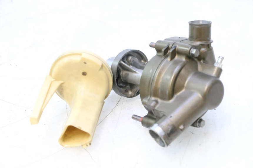 photo de POMPE A EAU KAWASAKI ZX-6R ZX6R 600 (2000 - 2002) - Zoom état d’usage