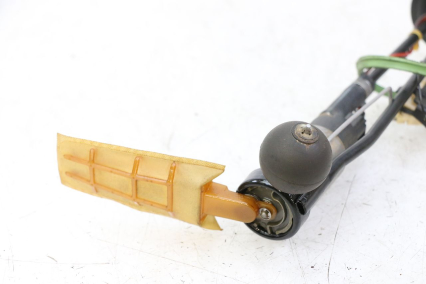 photo de POMPE A ESSENCE BMW C1 125 (2000 - 2003)