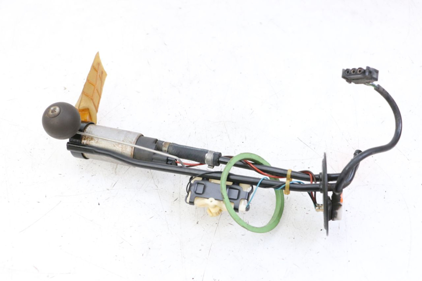 photo de POMPE A ESSENCE BMW C1 125 (2000 - 2003)