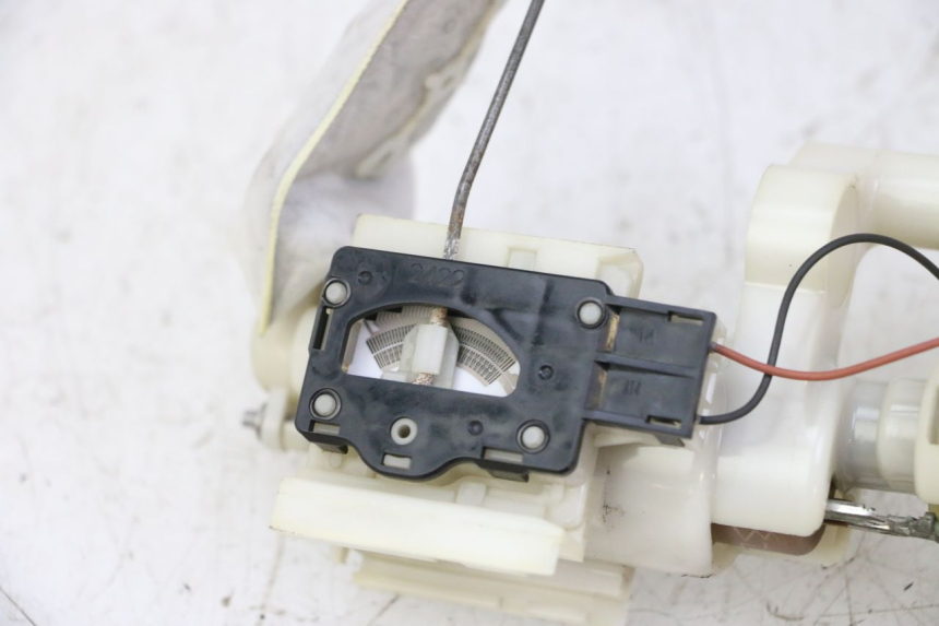 photo de POMPE A ESSENCE SUZUKI BURGMAN 125 (2007 - 2014)