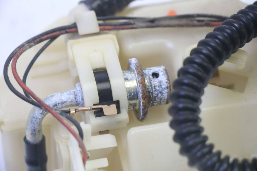 photo de POMPE A ESSENCE SUZUKI BURGMAN EXECUTIVE ABS 650 (2006 - 2012) - Vue d’ensemble