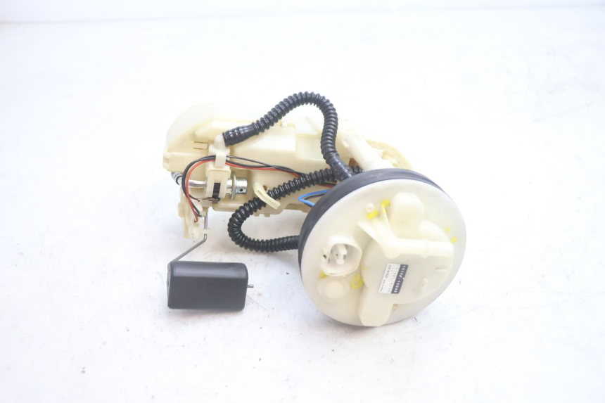 photo de POMPE A ESSENCE SUZUKI BURGMAN EXECUTIVE ABS 650 (2006 - 2012) - Autre angle de vue