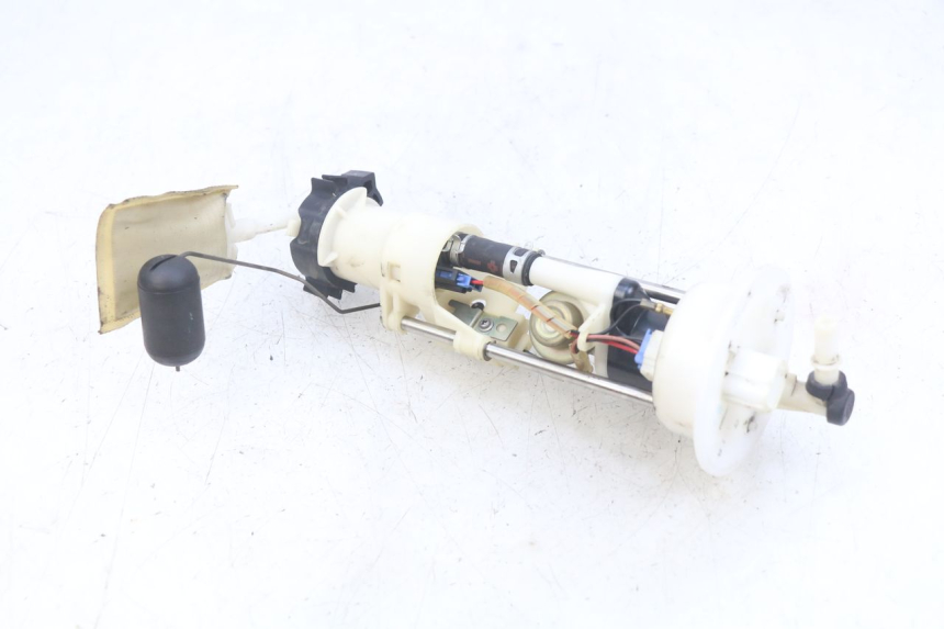 photo de POMPE A ESSENCE HONDA FES PANTHEON 125 (2003 - 2007) - Gros plan technique