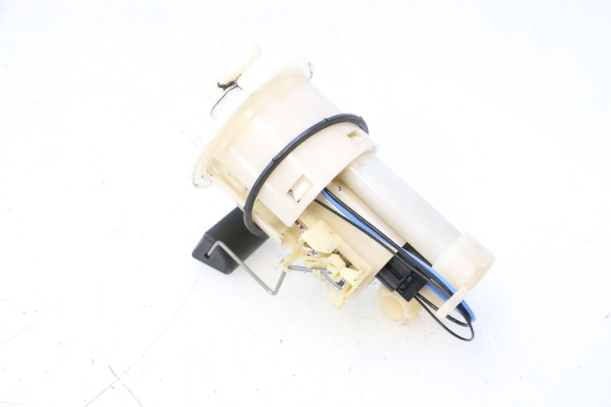 photo de POMPE A ESSENCE YAMAHA FJR 1300 (2001 - 2005) - Gros plan technique