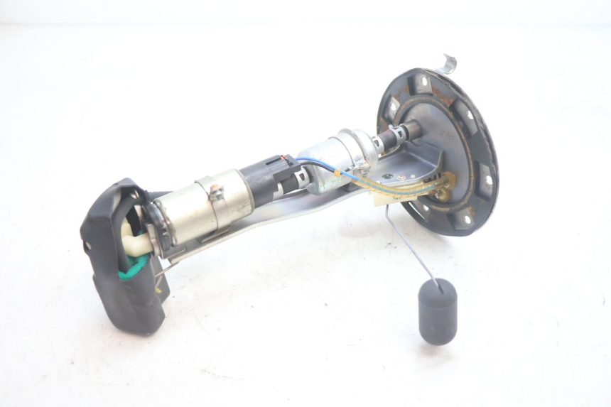 photo de POMPE A ESSENCE HONDA FJS SILVER WING SILVERWING 400 (2005 - 2008) - Autre angle de vue