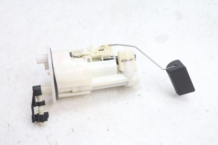 photo de POMPE A ESSENCE YAMAHA FZ8 800 (2010 - 2016) - Autre angle de vue