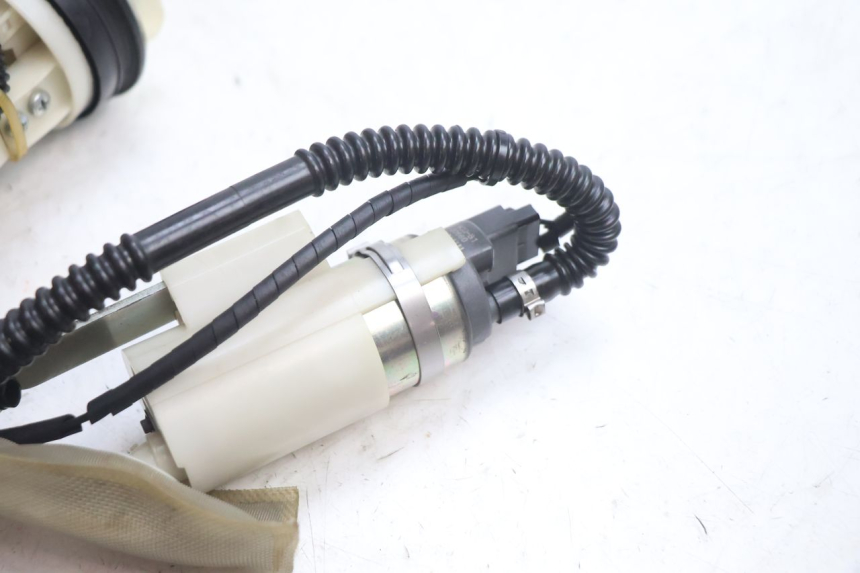 photo de POMPE A ESSENCE GILERA GP 800 (2007 - 2013) - Zoom état d’usage