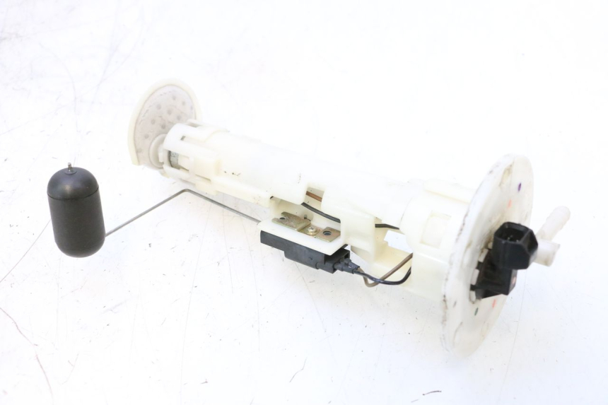 photo de POMPE A ESSENCE SYM GTS EVO 125 (2009 - 2013) - Autre angle de vue