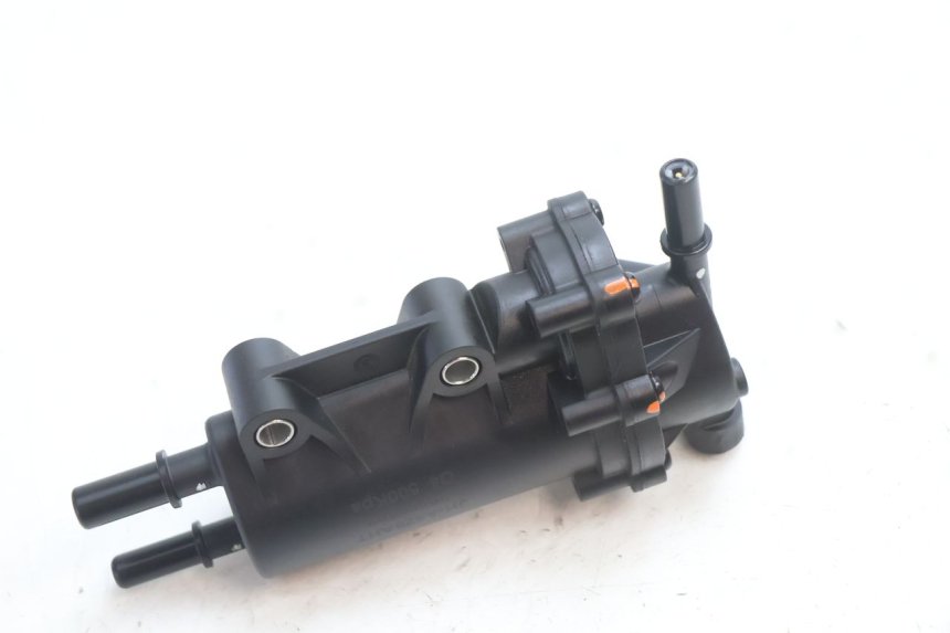 photo de POMPE A ESSENCE PEUGEOT KISBEE 2T 50 (2018 - 2022) - Gros plan technique