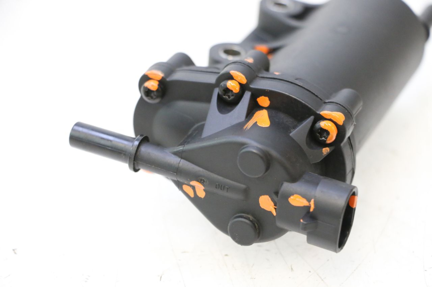 photo de POMPE A ESSENCE PEUGEOT KISBEE 4T 50 (2018 - 2022) - Gros plan technique