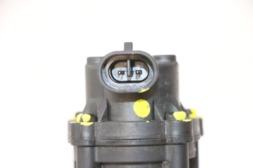 photo de POMPE A ESSENCE PEUGEOT KISBEE 4T 50 (2023 - 2026) - Gros plan technique