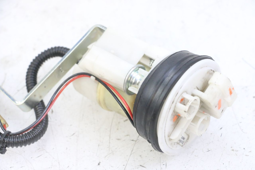 photo de POMPE A ESSENCE PIAGGIO MP3 LT 300 (2010 - 2016)