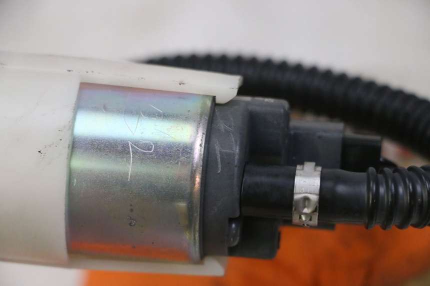 photo de POMPE A ESSENCE PIAGGIO MP3 LT 400 (2007 - 2012)
