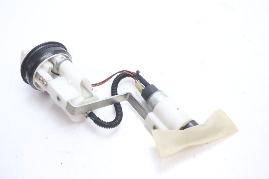 photo de POMPE A ESSENCE PIAGGIO MP3 LT 300 (2010 - 2016) - Autre angle de vue