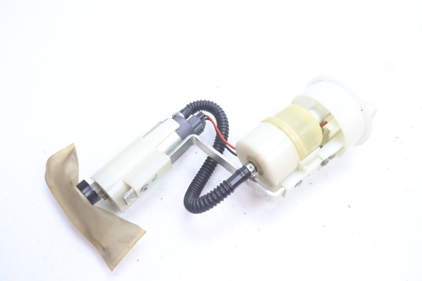 photo de POMPE A ESSENCE PIAGGIO MP3 LT 400 (2007 - 2012) - Vue principale