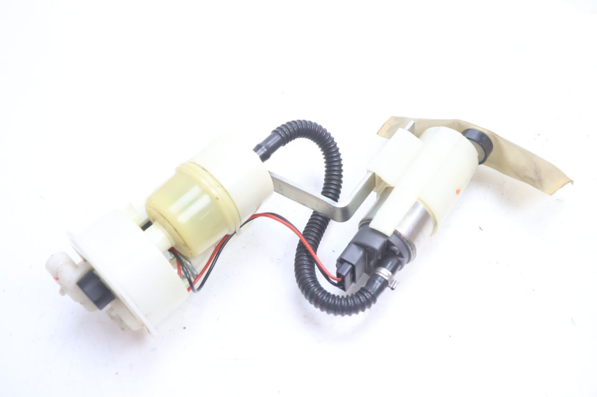photo de POMPE A ESSENCE PIAGGIO MP3 LT 400 (2007 - 2012) - Vue d’ensemble
