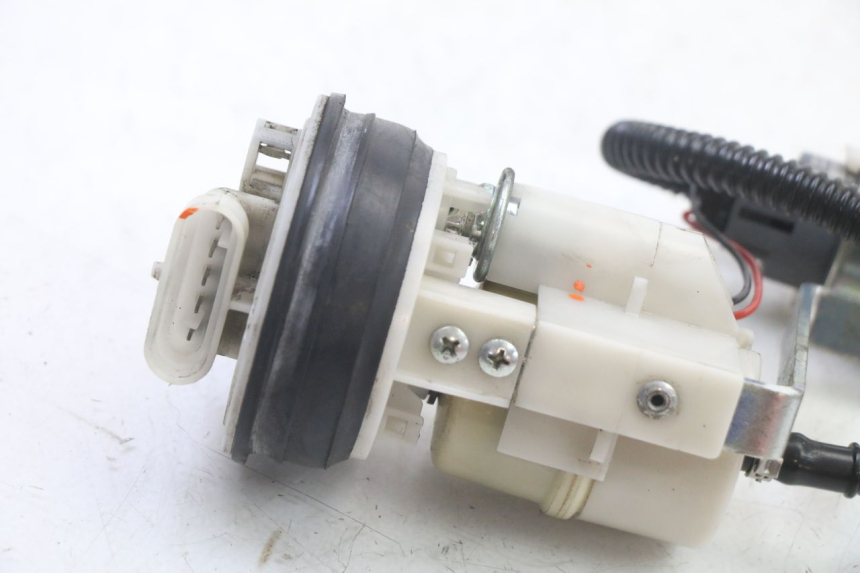 photo de POMPE A ESSENCE PIAGGIO MP3 500 (2011 - 2015)
