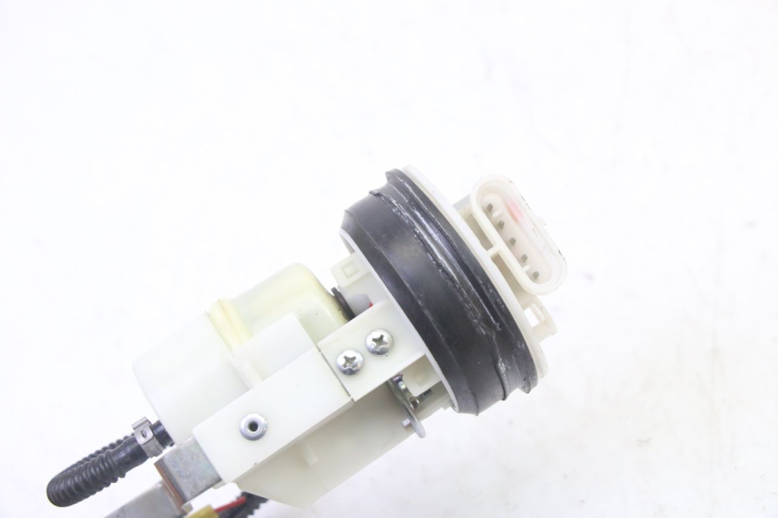 photo de POMPE A ESSENCE PIAGGIO MP3 RL 250 (2007 - 2010)