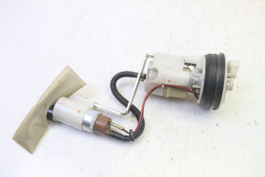 photo de POMPE A ESSENCE PIAGGIO MP3 RL 250 (2007 - 2010)