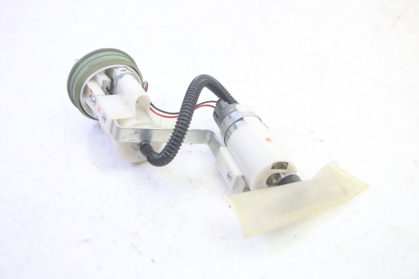 photo de POMPE A ESSENCE PIAGGIO MP3 500 (2016 - 2018) - Gros plan technique