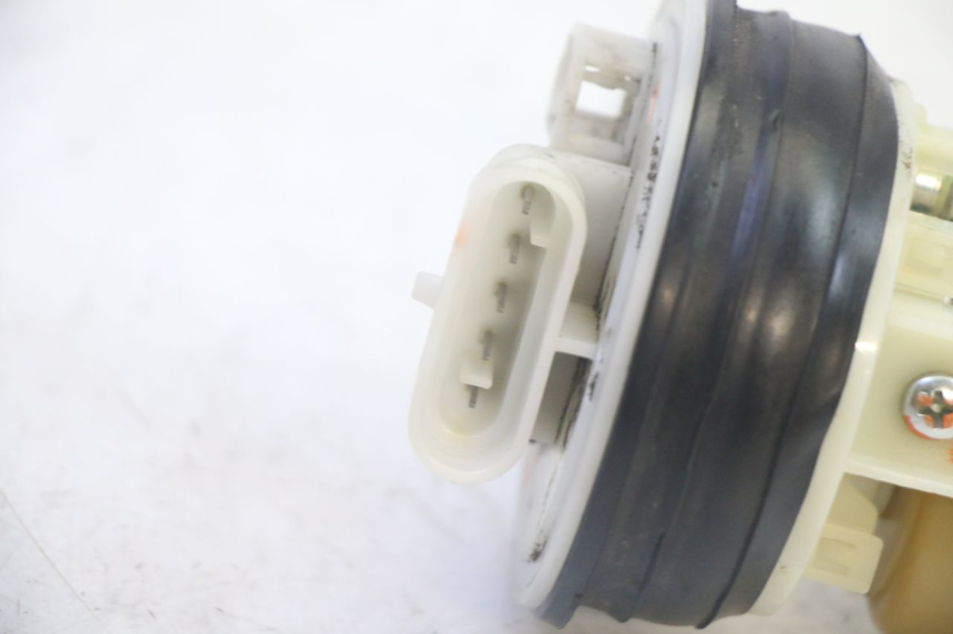 photo de POMPE A ESSENCE PIAGGIO MP3 RL 250 (2007 - 2010) - Points de fixation