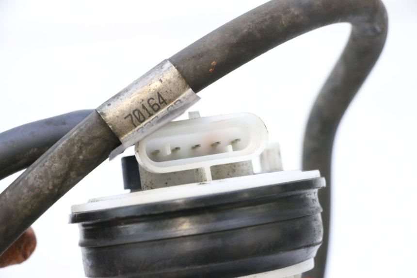 photo de POMPE A ESSENCE PIAGGIO MP3 RL 250 (2006 - 2010) - Gros plan technique