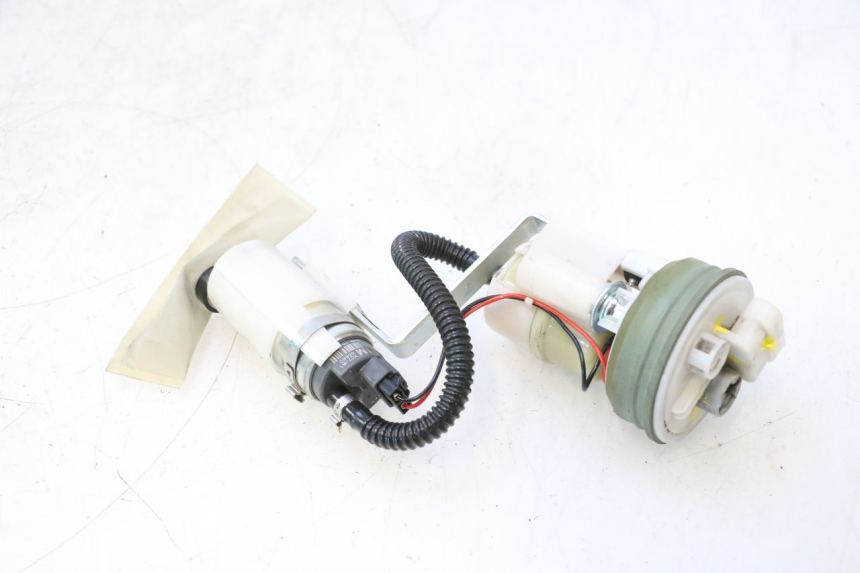photo de POMPE A ESSENCE PIAGGIO MP3 500 (2016 - 2018) - Détails caractéristiques