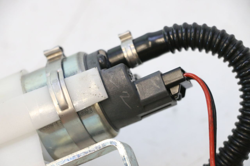 photo de POMPE A ESSENCE PIAGGIO MP3 500 (2016 - 2018) - Autre angle de vue