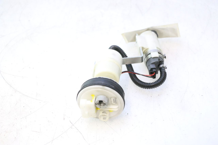 photo de POMPE A ESSENCE PIAGGIO MP3 500 (2011 - 2015) - Vue rapprochée