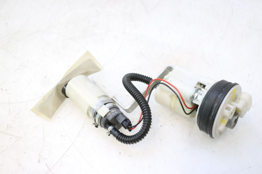 photo de POMPE A ESSENCE PIAGGIO MP3 500 (2011 - 2015) - Gros plan technique