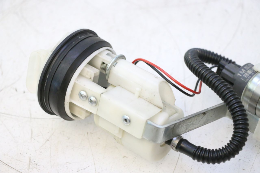 photo de POMPE A ESSENCE PIAGGIO MP3 500 (2011 - 2015) - Points de fixation
